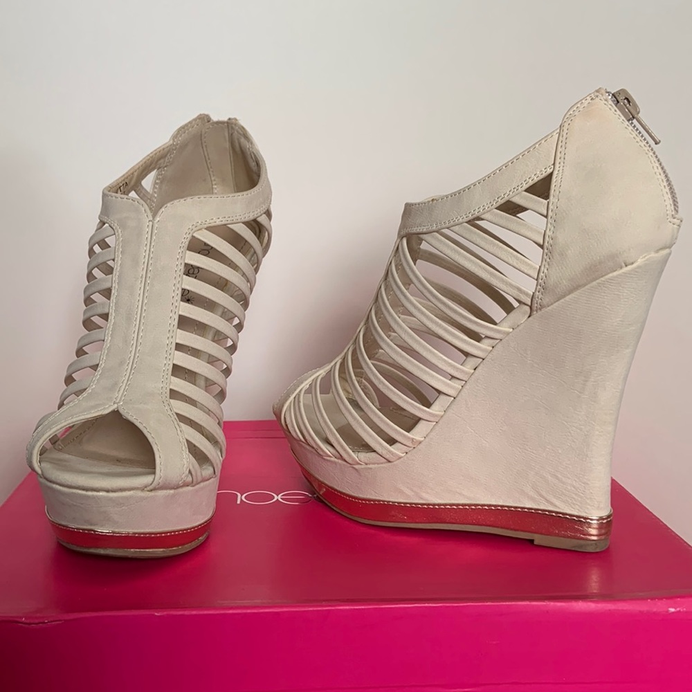 White wedges